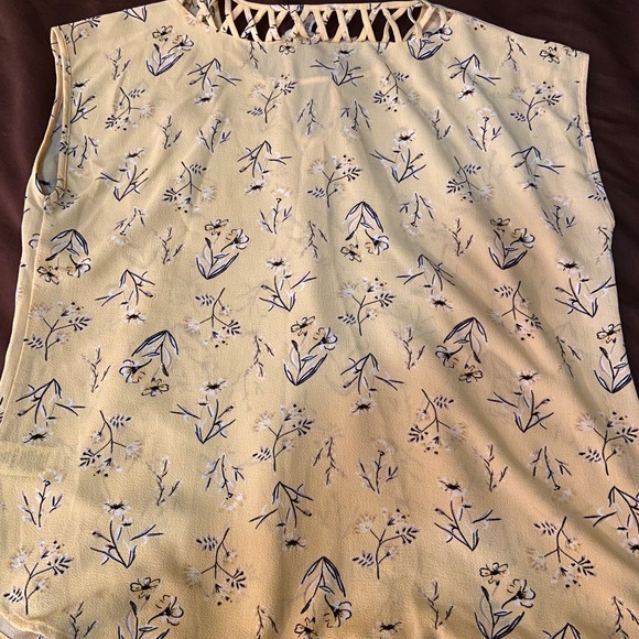 Top - Picture 2 of 4